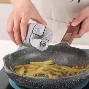 Pepper Cruet Oil Spoon Cover Glass Honey Seasoning Bottle Moistureproof Kitchen Condiment Jar - Product Image 2