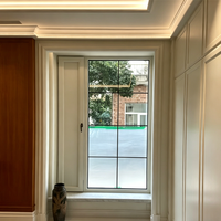 Ventana Arqueada Grande de Vidrio Fijo con Rejilla Decorativa para Mayor Luz Natural y Vistas al Jardín en Hogares en Todo el Mundo