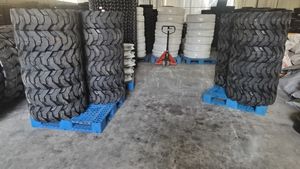 बॉबकैट के लिए सॉलिड रबर टायर फोर्कलिफ्ट औद्योगिक ट्रेलर स्किड स्टीयर 10x16.5 12x16.5 लोडर टेलीहैंडलर व्हील लोडर मैनलिफ्ट - Product Image 4