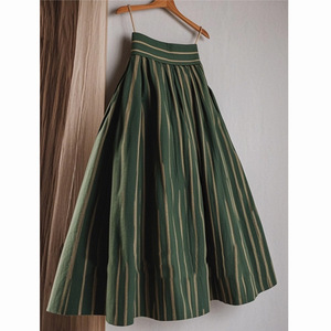Jupe midi taille haute verte unie en polyester/coton à séchage rapide pour femme, design évasé avec empiècements, idéale pour la silhouette en forme de poire, collection automne - Product Image 1