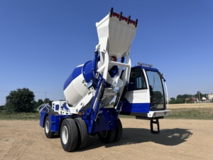 <span class=keywords><strong>Camion</strong></span> malaxeur à béton entièrement automatique et auto-chargeur à <span class=keywords><strong>prix</strong></span> abordable avec rotation à 360° °   Tambour de mélange rotatif - Product Image 5