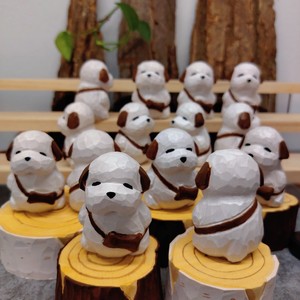 ของตกแต่งรถยนต์รูปสุนัขทำมือจากไม้ ขนาด 4.5x4x6 ซม. ตุ๊กตาสัตว์น่ารักสำหรับตกแต่งภายในรถยนต์ ของขวัญ - Product Image 1