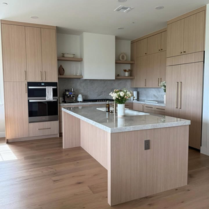 Produzione di mobili da <span class=keywords><strong>cucina</strong></span> personalizzati con design moderno, finitura in melaminico effetto legno e copertura del <span class=keywords><strong>cappa</strong></span> in legno massello. - Product Image 1