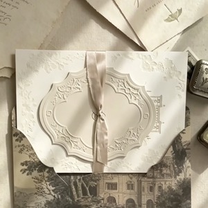 Set <span class=keywords><strong>di</strong></span> Biglietti d'Auguri Personalizzati per Matrimonio, con Goffratura, Nastro in Raso, Schizzo <span class=keywords><strong>di</strong></span> Castello, Busta e Carta Artistica con Stampa a Rotocalco - Product Image 1