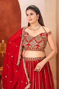 Lehenga Nupcial Rojo Real de Talla Grande, Bordado Intenso, Acabado Premium, Silueta Imperio para Recepción de Boda, Colecciones de Lujo - Product Image 4