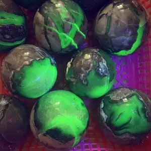 Atacado cristal natural bola com reação UV vulcão ágata esfera para decoração