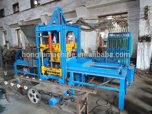 Machine de fabrication de briques creuses en béton entièrement automatique de haute précision Qt3-15 avec moteur et PLC 220V/380V/440V, durée de vie de 10 ans, livrée sur camion. - Product Image 6