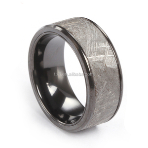Meteorite-banda de boda biselada de circonio negro con anillo de meteorito de hierro - Product Image 2