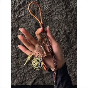 Breloque de sac en alliage à thème, pendentif porte-clés inspiré du film <span class=keywords><strong>Harry</strong></span> <span class=keywords><strong>Potter</strong></span>, <span class=keywords><strong>cadeau</strong></span> incontournable pour les fans - Product Image 4