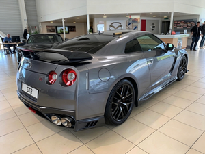 สปอยเลอร์หลังคาร์บอนไฟเบอร์ 3K ทรง Ducktail สำหรับ Nissan GT-R R35 รุ่น VS Style - Product Image 4