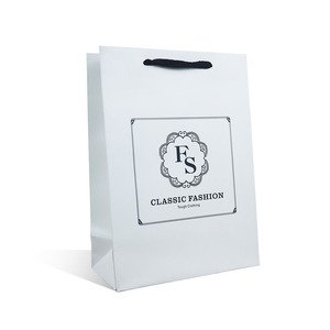 Sac shopping en papier laminé noir de luxe personnalisé avec poignée en ruban, logo personnalisé imprimé, boutique de cadeaux - Product Image 5