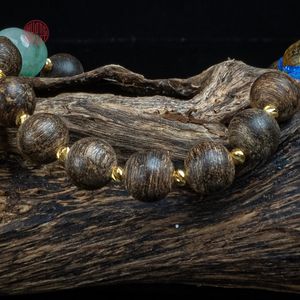 Exclusiva Pulsera de Agarwood de 8mm con Cuentas de Oro y Jade, Estilo Fusión, 15 Piezas de Joyería Espiritual de Alta Gama - Product Image 6