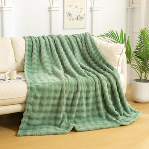 Direct Factory Price Eco-Friendly Jacquard Patterned 100% Polyester Flannel Throw Blanket Customizable Design All-Season Use - Product Image 3