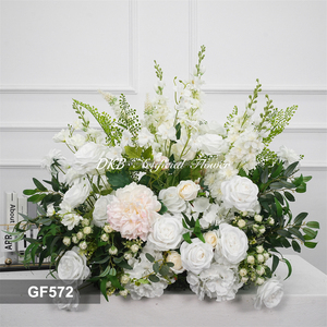 DKB Tapis d'allée de mariage en roses artificielles blanches et vertes faites à la main de haute qualité, effet toucher réel, pour décoration au sol - Product Image 3