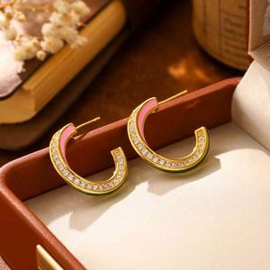 Boucles d'oreilles clous en zircon plaqué or rétro élégantes françaises pour femmes, haut de gamme, nouvelle tendance, double couleur, forme en C, polyvalentes, tendance - Product Image 4