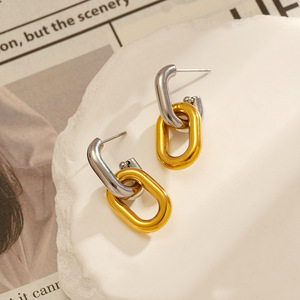 ต่างหูห่วงสแตนเลสชุบทองรูปตัวยูดีไซน์เรขาคณิตเครื่องประดับแฟชั่นสตรี - Product Image 5