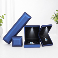 Boîte à bijoux LED Zebopak avec extérieur peint et intérieur en velours pour bagues, colliers, boucles d'oreilles, présentoir de luxe pour cadeaux