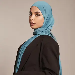 कस्टम प्रीमियम कपास जर्सी हिजाब मुस्लिम महिलाओं के लिए ठंडा शिकन कम मुलायम रेशमी जर्सी दुपट्टा शाल