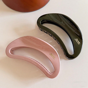 <span class=keywords><strong>Pinzas</strong></span> de Pelo Grandes y Gruesas de Color Sólido con Diseño Simple y Logotipo Personalizado, <span class=keywords><strong>Pinzas</strong></span> de Pelo de Plástico con Forma de Luna Creciente, Accesorios para el Cabello - Product Image 4