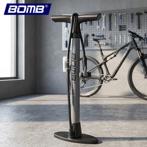 Pompe à pied en acier BOMB OEM 80-130 PSI avec valve Schrader et manomètre, actionnée manuellement pour le gonflage des pneus de vélo et des ballons de basketball - Product Image 3