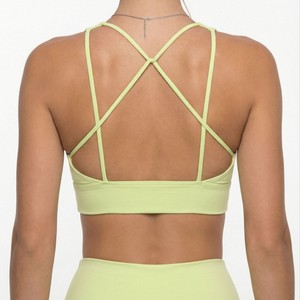 Ensemble deux pièces <span class=keywords><strong>de</strong></span> sport pour femme : soutien-gorge <span class=keywords><strong>de</strong></span> yoga sans dos uni et pantalon court respirant et moulant rehausseur <span class=keywords><strong>de</strong></span> fessiers, idéal pour le fitness et le jogging - Product Image 5