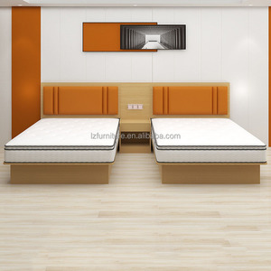 Meubles sur mesure pour projets hôteliers : Cadre de lit King/Queen avec tête de lit capitonnée et tables de chevet pour ensembles de chambres d'hôtel 3 étoiles - Product Image 3