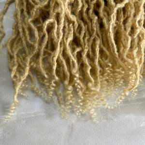 Interlocs avec extrémités bouclées Dreadlocks Extensions 100% cheveux humains faits à la main 0.2cm X-small Size Locs Extensions - Product Image 4