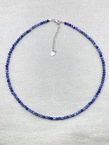 Gargantilla de sodalita facetada con cuentas, joyería delicada de piedras preciosas, collar de cristal con microcuentas facetadas, joyería minimalista, pequeña piedra preciosa - Product Image 2