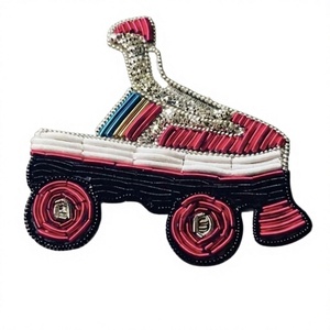 Broche de Vaquero Clásico Personalizado con Bordado a Mano, Parche de Seda de India con Hilo Metálico, Lona de Alta Calidad, Reutilizable, con Imperdible de Seguridad - Product Image 1