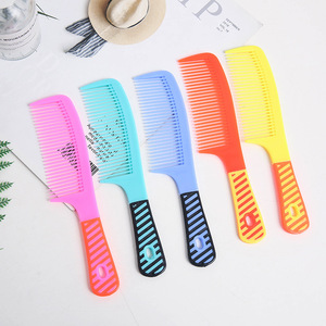 Peines de plástico de un dólar, alisadores de pelo, herramientas de belleza, peines de plástico de colores A9, 1 yuan. - Product Image 2