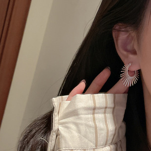 S925 Sterling Silver Korean Fashion Geometric Layered Fan <b>Ear</b> <b>Cuff</b> Korean Influencer Retro Stylish Jewelry Wholesale - Product Image 4