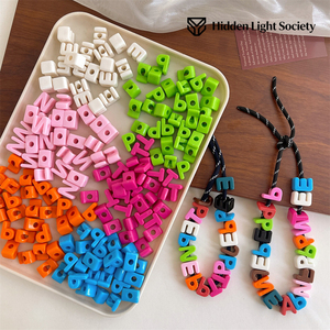 ลูกปัดอะคริลิกรูใหญ่รูปตัวอักษร อุปกรณ์ตกแต่ง DIY พลาสติก จี้ตัวอักษรสำหรับสร้อยข้อมือ สายคล้องโทรศัพท์มือถือ - Product Image 2