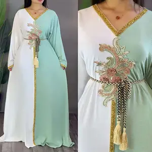 Женское золотистое платье с цветком