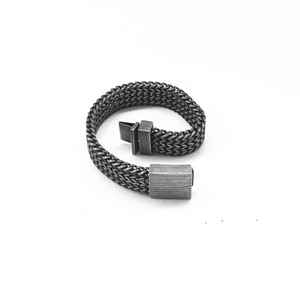 Yunnique Pulsera de cadena de acero de titanio para hombre, cierre magnético geométrico negro, estilo punk, regalo de joyería - Product Image 3