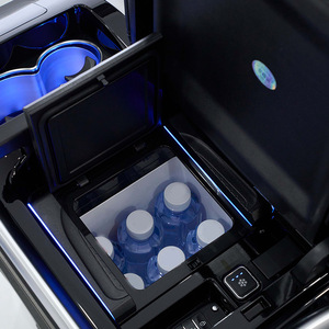La Consola del Reposabrazos Central del Mercedes-Benz Sea Lion Está Equipada con Carga Inalámbrica, Portavasos y un Compresor <span class=keywords><strong>de</strong></span> 220V - Product Image 4