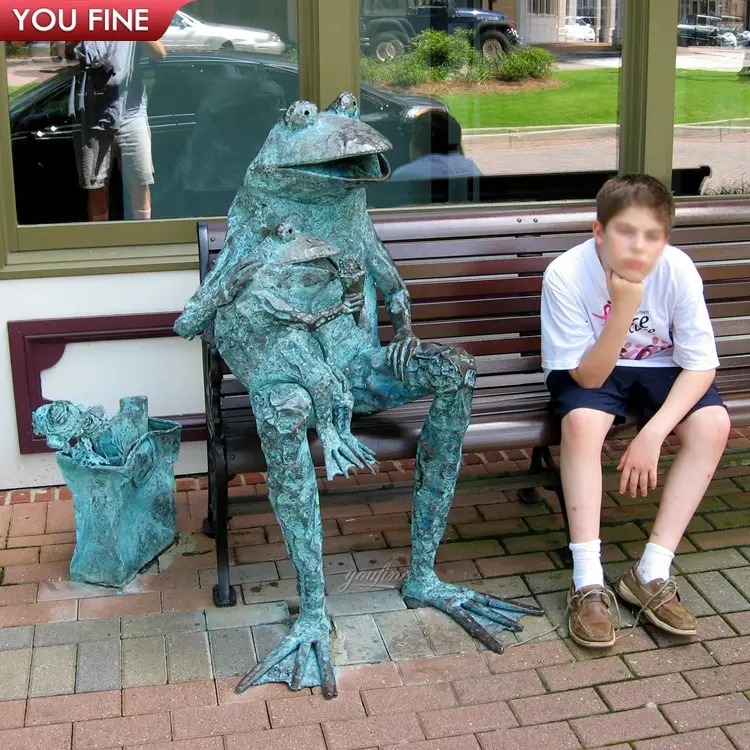 Estatua de bronce de la familia de rana de calle al aire libre, escultura