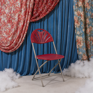 Chaise pliante en plastique rouge avec structure métallique, confortable, portable, légère, design moderne, pour jardin, extérieur, école, entrepôt - Product Image 1