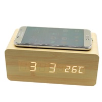Creatieve multifunctionele 2-in-1 houten LED wekker met draadloze telefoonoplader