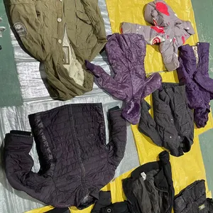 Fardos de roupas usadas de 2a mão, roupas usadas misturadas de marca, recipiente de 20 pés, roupas usadas em fardos para venda