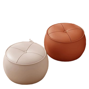Tabouret rond pliable en bois souple et cuir PU - Repose-pieds multifonctionnel pour la maison et siège pour changer de chaussures avec un design durable - Product Image 1