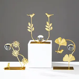 Wohnkultur Metall Schreibtisch Zubehör Golden Leaf Kristall kugel Handwerk europäischen Stil Wohnzimmer Tischplatte Schrank Ornament