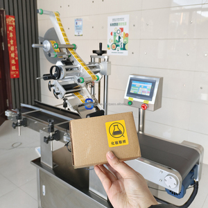 Precio de fábrica de alta precisión Máquina de etiquetado químico diario inferior completamente automática Etiquetadora plana de cartón - Product Image 2