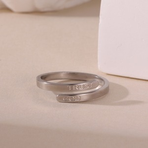 Anillos <span class=keywords><strong>de</strong></span> Pareja <span class=keywords><strong>de</strong></span> Acero Inoxidable Grabados y Personalizados con Palabras en Oro y Plata, Anillo Religioso <span class=keywords><strong>de</strong></span> Bendición y Oración con la Frase 'Confía en <span class=keywords><strong>Dios</strong></span>' para Joyería <span class=keywords><strong>de</strong></span> San Valentín - Product Image 2