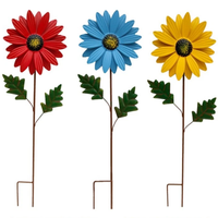 Lot de 3 mangeoires à oiseaux en fer attrayantes et piquets de barrière de jardin Design de fleurs colorées et de nichoirs pour l'extérieur