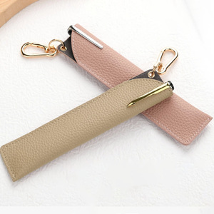 En stock, étui à stylos en cuir simple pour étudiants, trousse à crayons, lot de 2, sac portable à suspendre, trousse à crayons de couleur unie. - Product Image 1