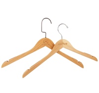 Vente en gros de cintres à un niveau en bois naturel avec pince pour jupe Type de vêtement pour salon
