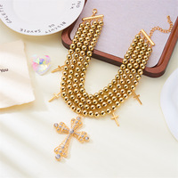 PEEQI Vente en gros Nouveaux accessoires de mode pour femmes Collier croix en perles Chaîne de cou géométrique en alliage tendance