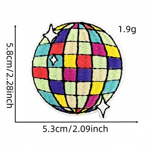 カスタマイズされたデザインと長方形の形をした衣類バッグキャップ用の環境に優しいカスタム刺繍アイアンオンパッチ - Product Image 3
