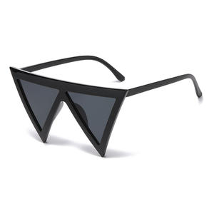 Gafas de Sol Triangulares Invertidas Personalizadas para Mujer, Montura Negra, Protección UV400, Estilo Instagram, Gafas de Sol de Moda para Exteriores - Product Image 1