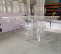Fabrikgroßhandel Gespenst Hochzeitsmöbel runder Schmetterlingstisch klarer Acryl-Esstisch für Veranstaltungen
